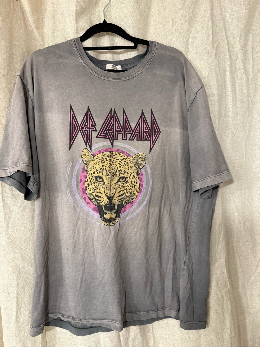 Ardene Gray Def Leppard Graphic Tee with Yellow Leopard